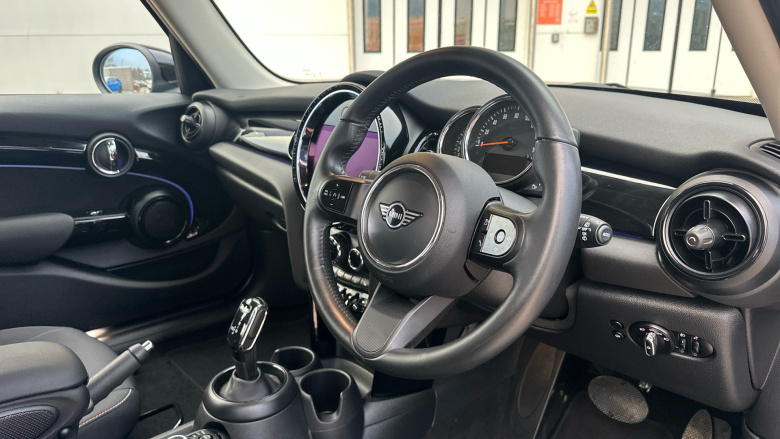 MINI Hatchback 1.5 Cooper Classic 5dr Auto Petrol Hatchback